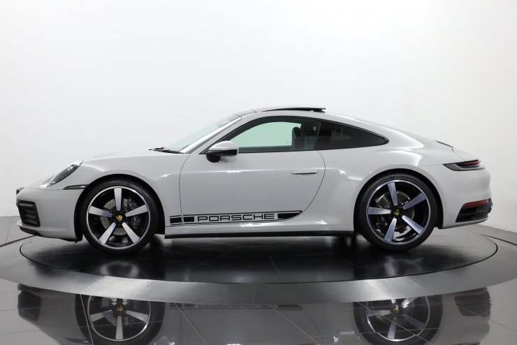 ポルシェ 911(Type992) Carrera 4 オプション総額約400万円 電動ガラス