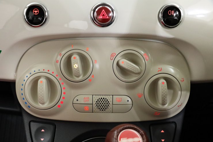 フィアット 500 1.2スーパーポップ3 限定200台 専用レッド×ベージュ