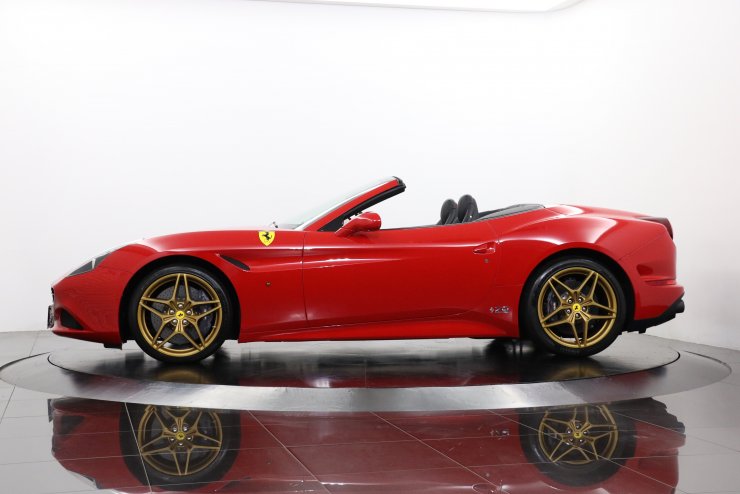 値下げ!新品!フェラーリ カリフォルニアT ＊カーボンキックプレート＊サイドシル フェラーリ カリフォルニア T F1 DCT Tailor Made カーボンファイバー