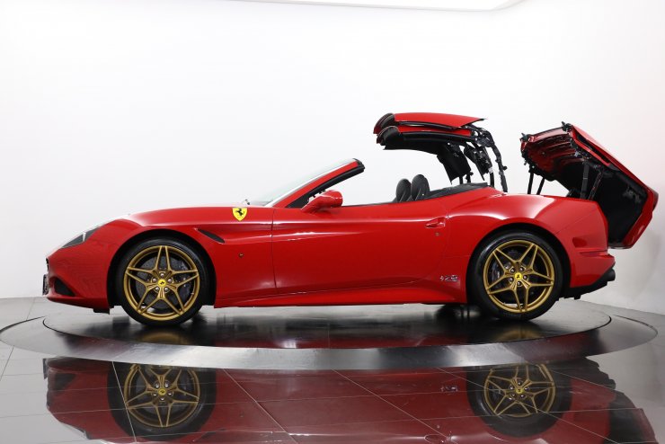 フェラーリ カリフォルニア T F1 DCT Tailor Made カーボンファイバー 
