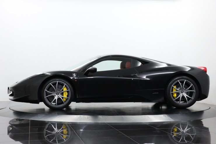 フェラーリ 458 Italia F1 DCT 正規ディーラー車 カーボンセンター