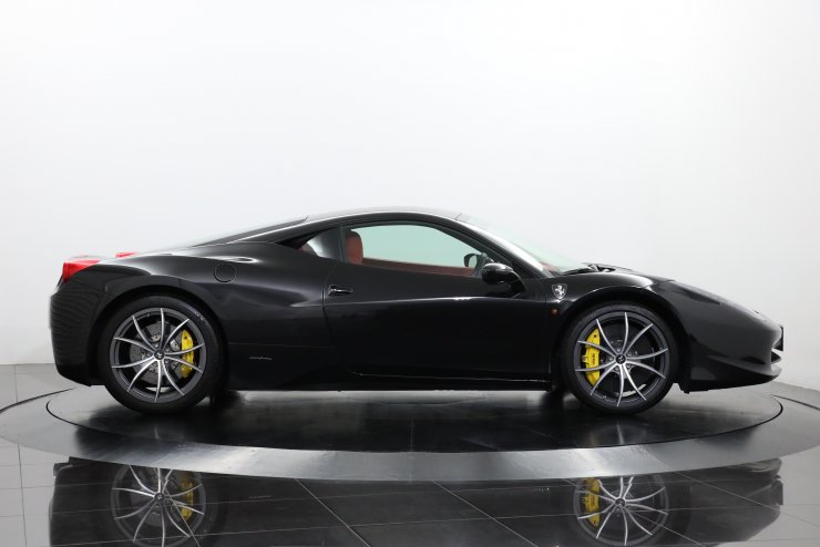 フェラーリ 458 Italia F1 DCT 正規ディーラー車 カーボンセンター