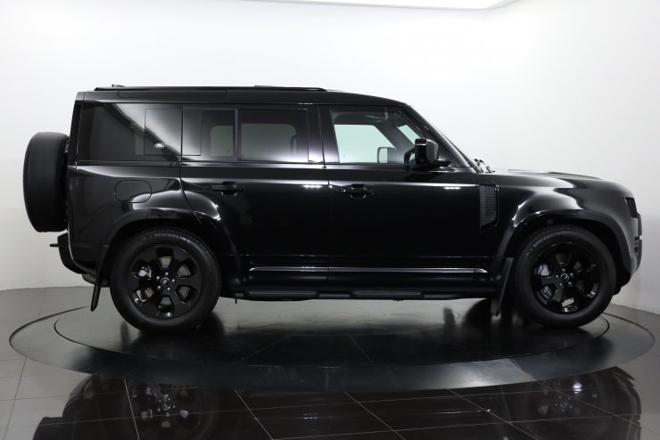 ランドローバー ディフェンダー 110 ダブルオーブラック