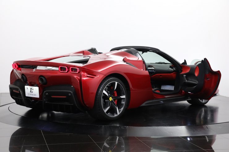 フェラーリ SF90 Spider ワンオーナー 正規ディーラー車 OP総額