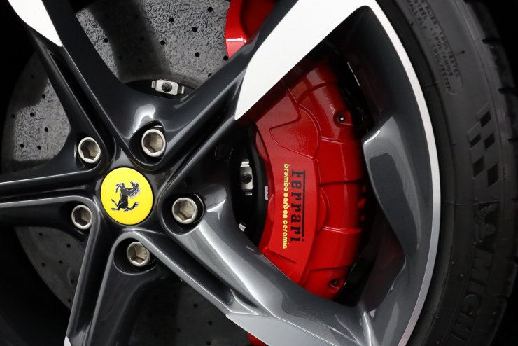 フェラーリ SF90 Spider ワンオーナー 正規ディーラー車 OP総額1350万