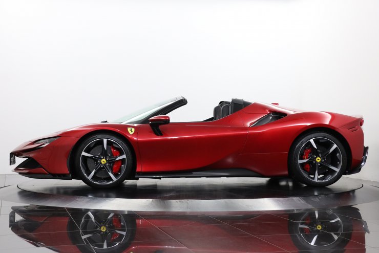 フェラーリ SF90 Spider ワンオーナー 正規ディーラー車 OP総額