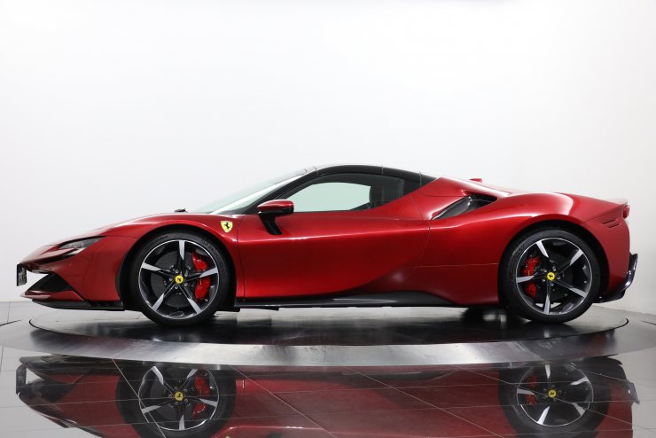 フェラーリ SF90 Spider ワンオーナー 正規ディーラー車 OP総額1350万