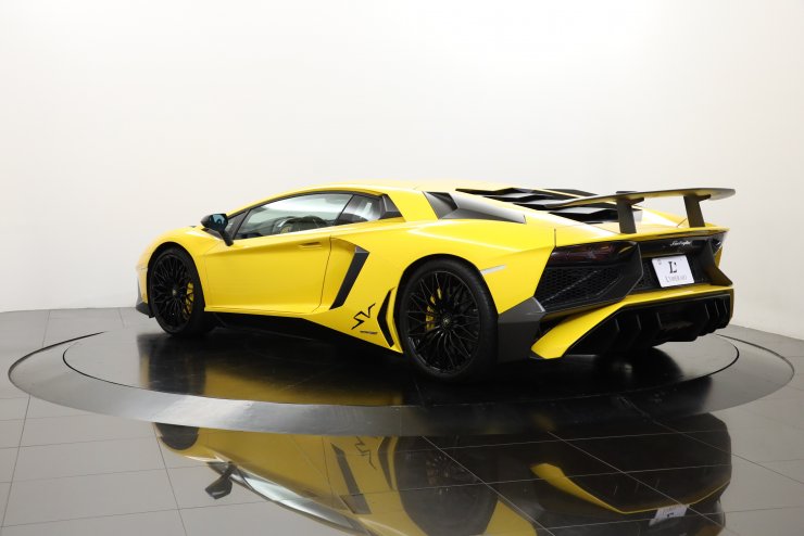 ランボルギーニ アヴェンタドール Superveloce 世界限定600台 SV