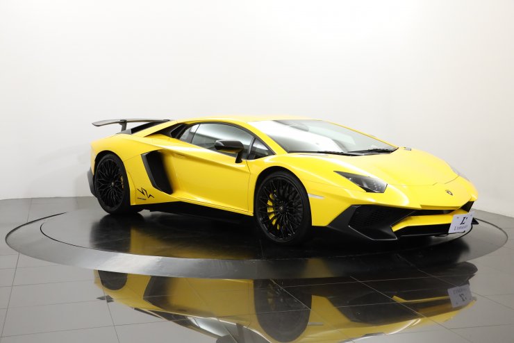 ランボルギーニ アヴェンタドール Superveloce 世界限定600台 SV