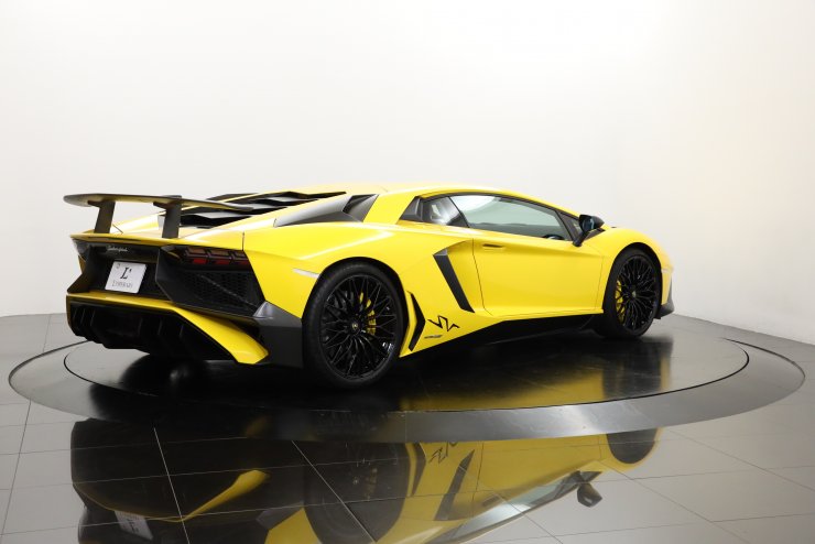 ランボルギーニ アヴェンタドール Superveloce 世界限定600台 SV
