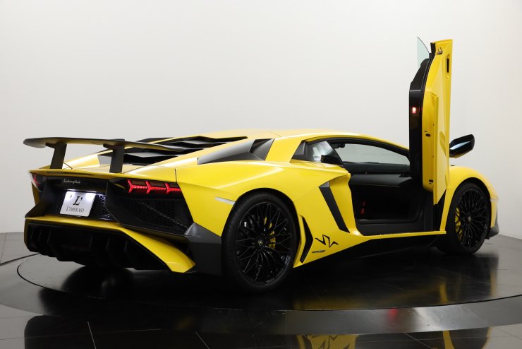 ランボルギーニ アヴェンタドール Superveloce 世界限定600台 SV