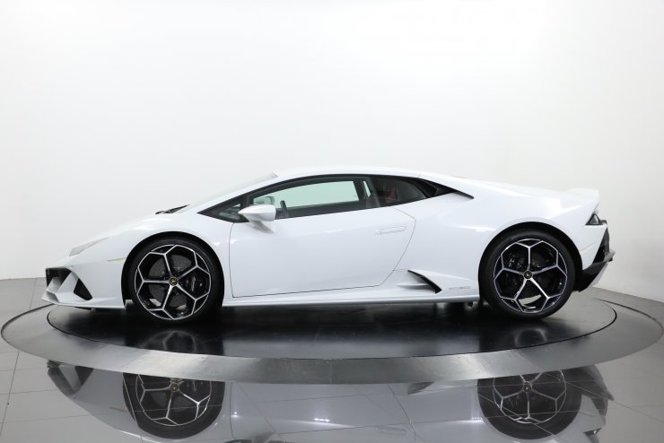 ランボルギーニ ウラカン EVO 4WD 20インチAesirアルミ ボディカラー