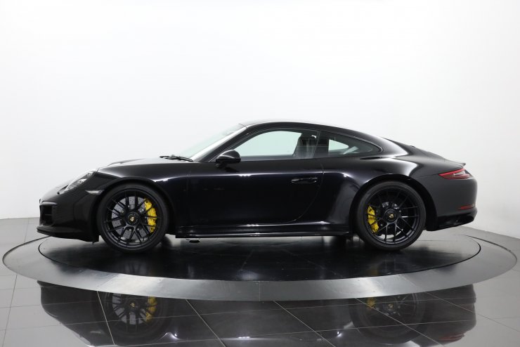 ポルシェ 911(Type991) Carrera GTS PDK ワンオーナー PCCB PDLS