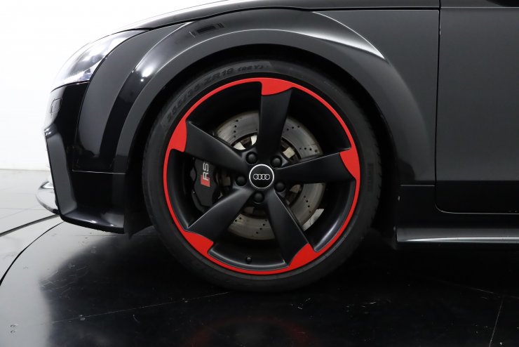 アウディ TT RSクーペ プラス Sトロニック 黒革 純正19インチ鍛造