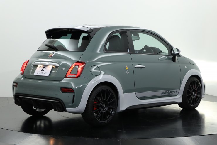 コバルトさま専用ページ アバルト 695 セッタンタアニヴェルサーリオ 国内限定200台 5MT