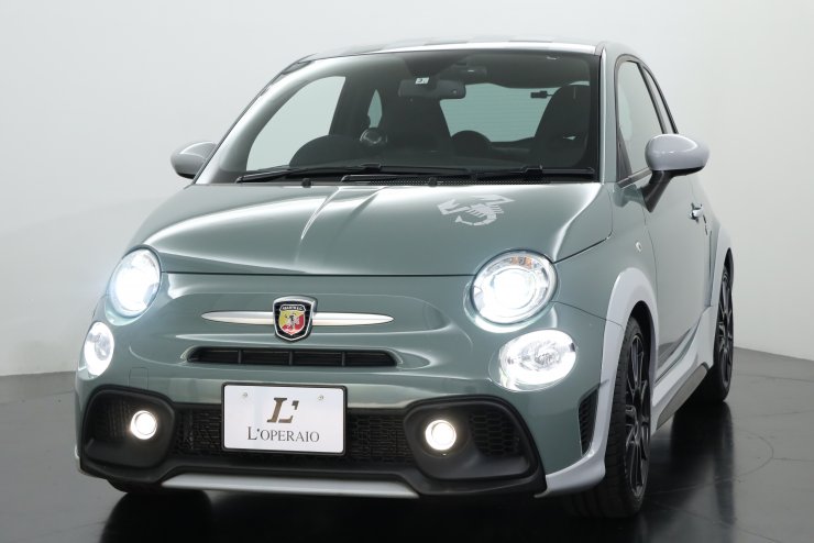 アバルト 695 セッタンタアニヴェルサーリオ 国内限定200台 5MT 専用