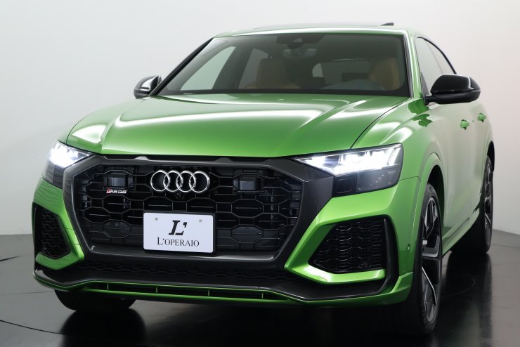 アウディ RS Q8 4.0 走行距離800km 1オーナー オプション総額400万円