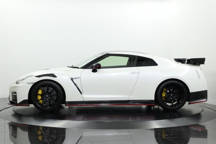 日産 GT-R NISMO ワンオーナー 後期 走行距離60キロ 新車