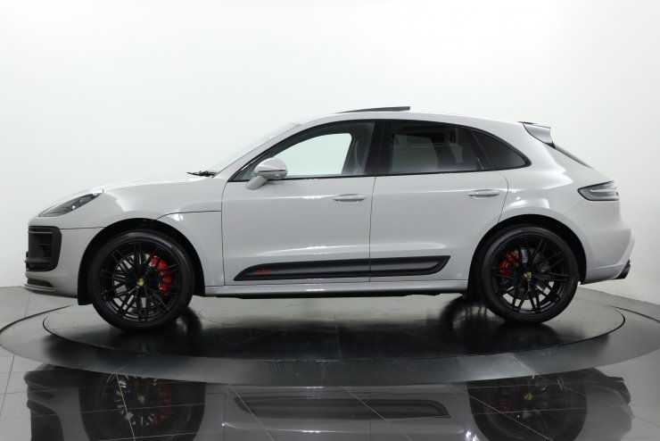 ポルシェ マカン GTS スペシャルカラー:クレヨン パノラマルーフ