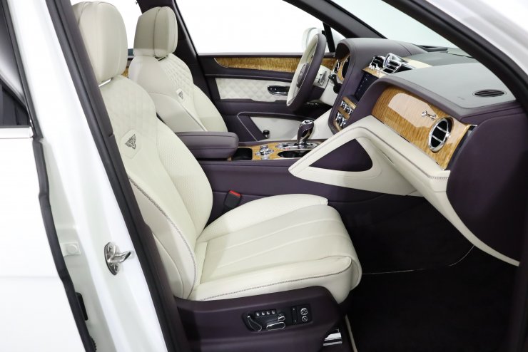 ベントレー ベンテイガ V8 【お乗り出し総額2,940万円】 現行モデル