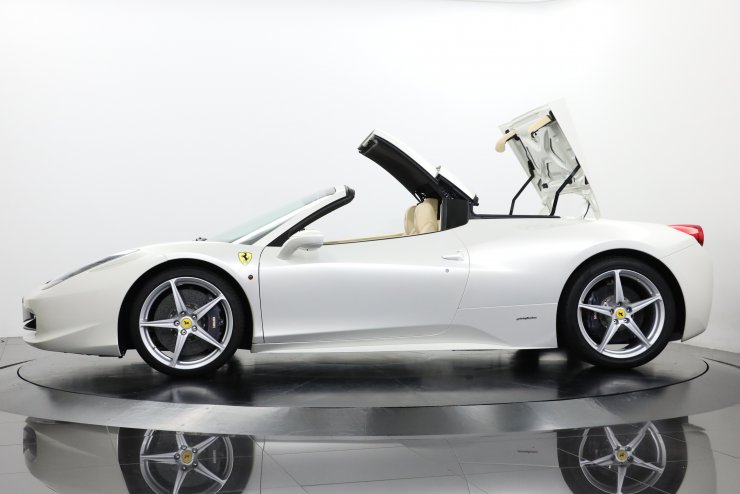 フェラーリ 458 Spider F1 DCT 正規ディーラー車 カーボンLED