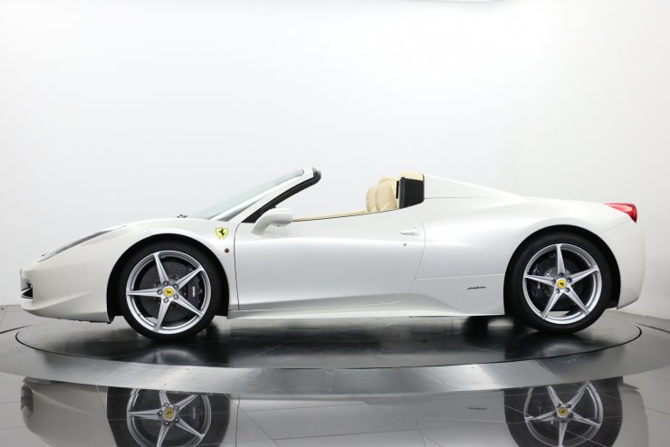フェラーリ 458 Spider F1 DCT 正規ディーラー車 カーボンLED