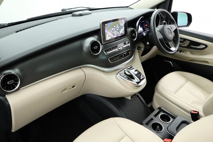 メルセデスベンツ Vクラス V220d AVANTGARDE Long AMG-Line ワン