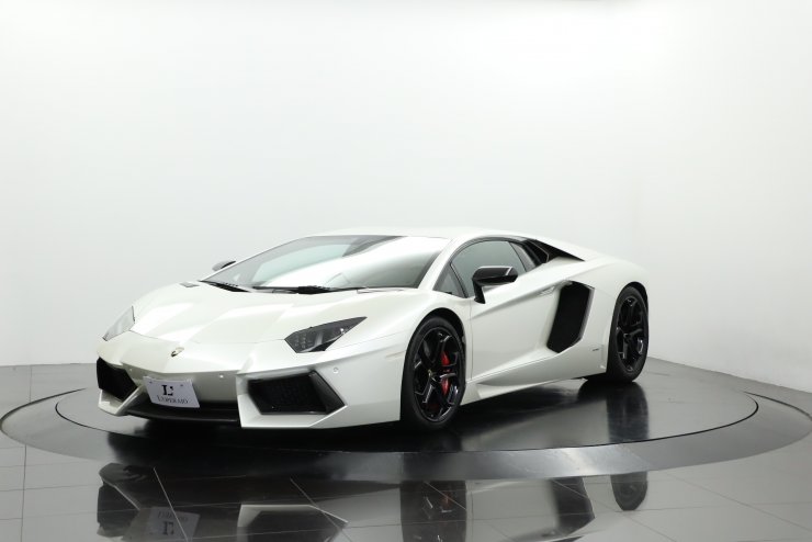 ランボルギーニ アヴェンタドール LP700-4 正規ディーラー車