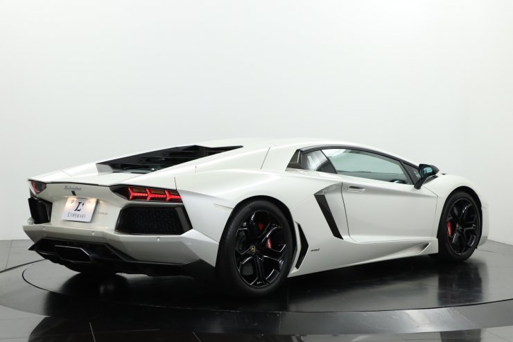 ランボルギーニ アヴェンタドール LP700-4 新品未開封品 1/24 ランボルギーニ アヴェンタドール LP700-4 '11 - AOSHIMA