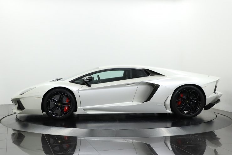 ランボルギーニ アヴェンタドール LP700-4 正規ディーラー車 フロント
