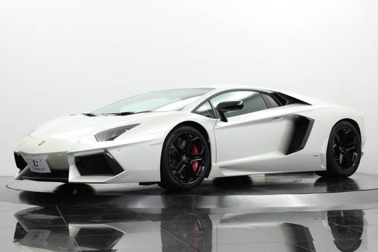ランボルギーニ アヴェンタドール LP700-4 正規ディーラー車