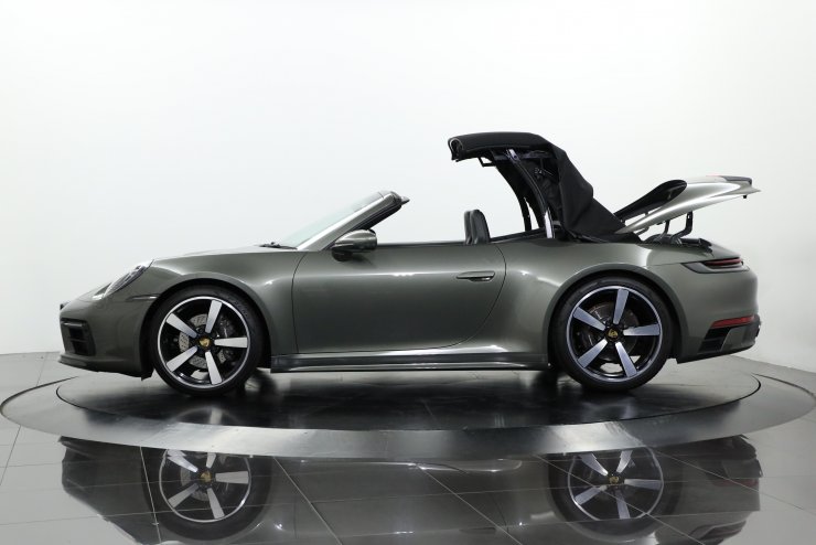 ポルシェ 911(Type992) カレラ カブリオレ PDK 純正20/21インチアルミ