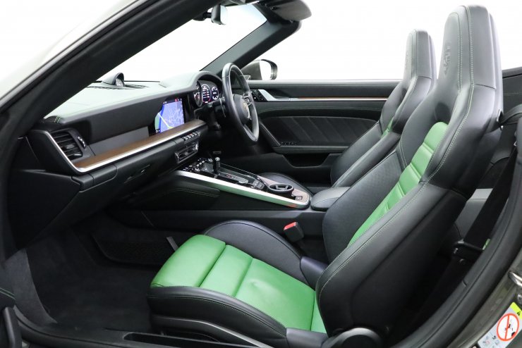 ポルシェ 911(Type992) カレラ カブリオレ PDK 純正20/21インチアルミ