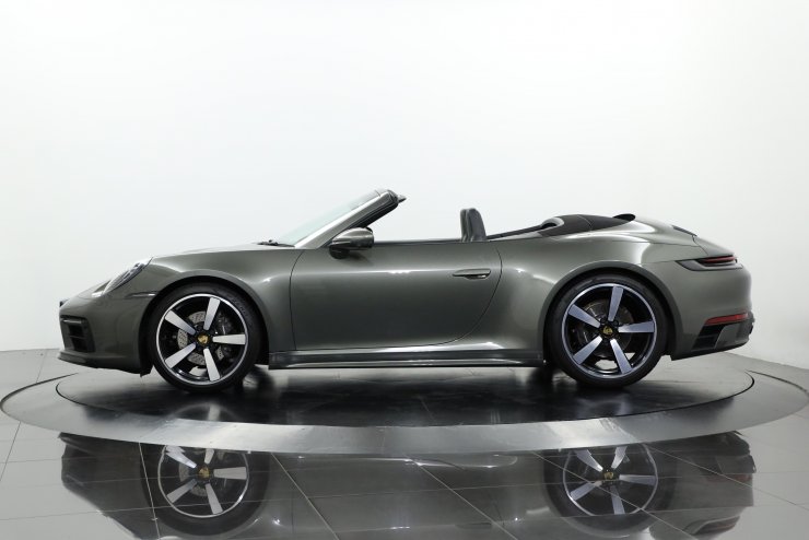 ポルシェ 911(Type992) カレラ カブリオレ PDK 純正20/21インチ