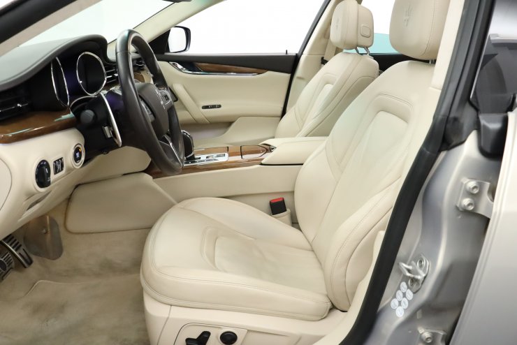 マセラティ クアトロポルテ GTS ベージュレザー 整備記録多数