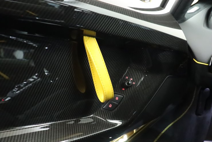 ランボルギーニ アヴェンタドール SVJ 1オーナー 走行800km ジアッロ