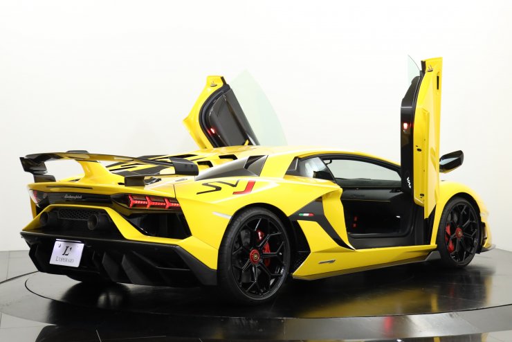 ランボルギーニ アヴェンタドール SVJ 1オーナー 走行800km ジアッロ