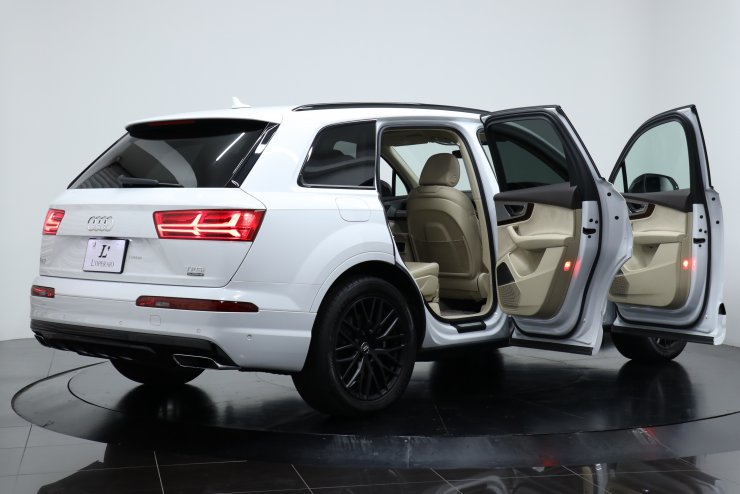 アウディ Q7 Q7 3.0 TFSI Quattro アダプティブエアサスペンション