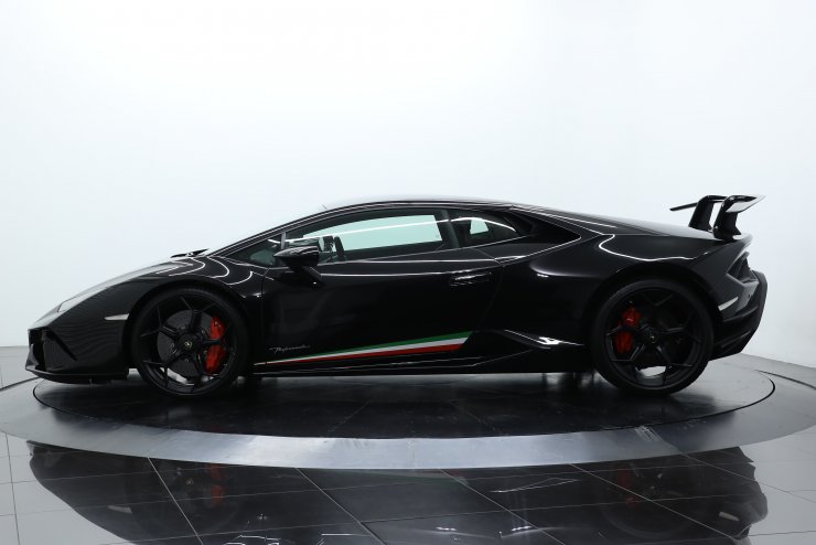 ランボルギーニ ウラカン Performante ワンオーナー 右ハンドル