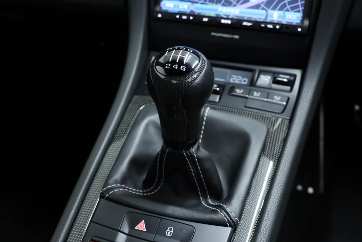 ポルシェ スカッフプレート 外側 右ハンドル用 911 991 後期 718 特価）ポルシェ スカッフプレート 外側 リアル ドライカーボン 右