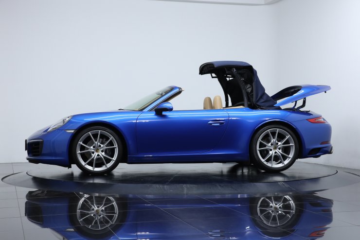 ポルシェ 911(Type991) Carrera Cabriolet PDK 左ハンドル サファイア
