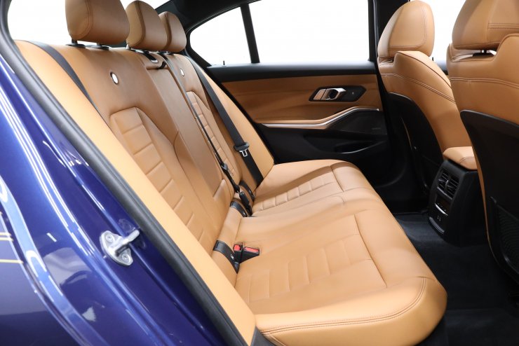 アルピナ D3 S Limousine Allrad 右H 有償色 コニャックレザー