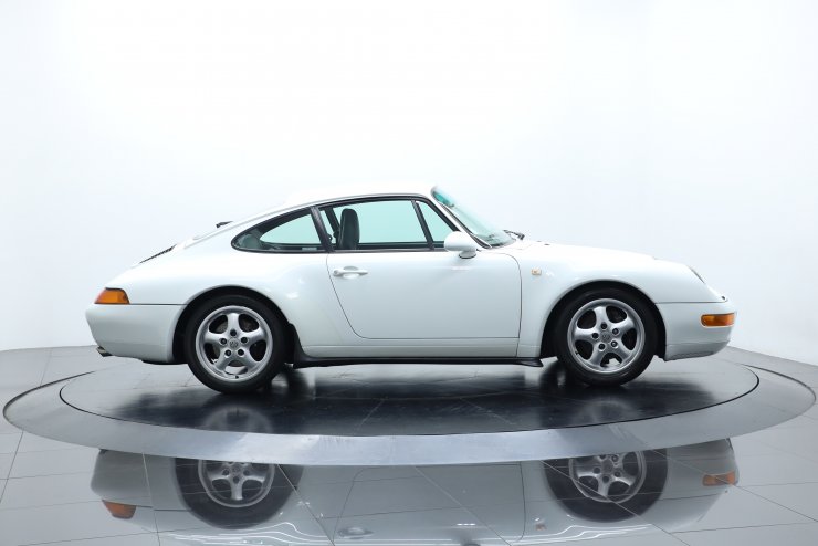 ポルシェ 911(Type993) Carrera 6MT 正規ディーラー車(ミツワ自動車
