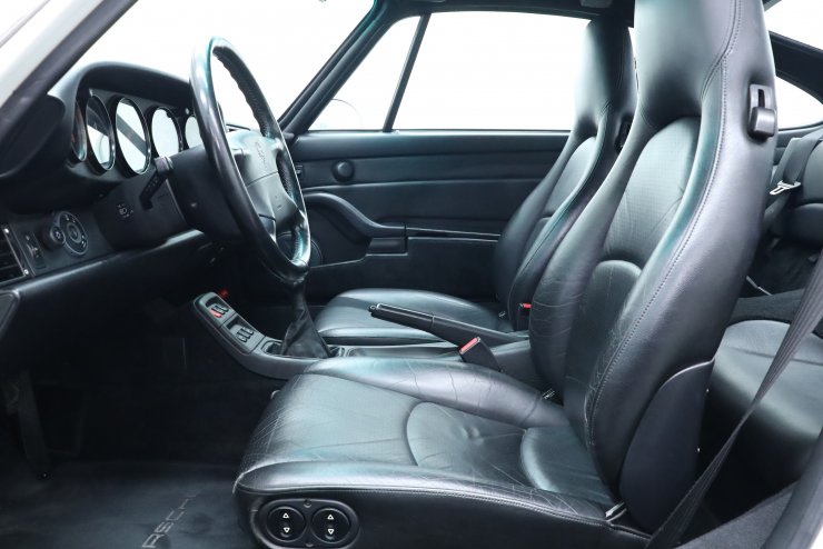 ポルシェ 911(Type993) Carrera 6MT 正規ディーラー車(ミツワ自動車