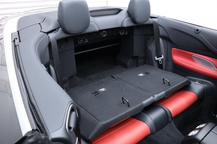 メルセデスベンツ Eクラス E200 Cablioret Sport レザーPKG 有償カラー