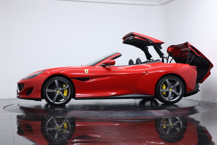 フェラーリ ポルトフィーノ F1 DCT 1オーナー カーボン