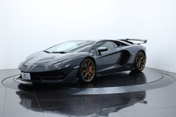 ランボルギーニ アヴェンタドール SVJ 走行800キロ 左H カーボン