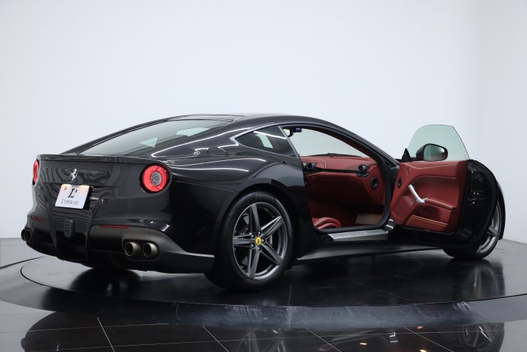 フェラーリ F12 ベルリネッタ 赤革 フロントリフト デイトナシート