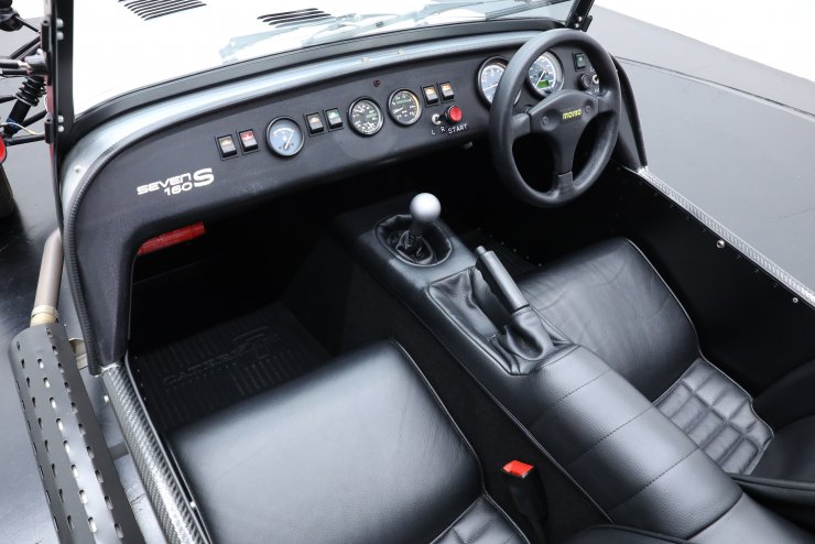 ケータハム セブン 160S 5MT ブラックパック レザーシート MOMO
