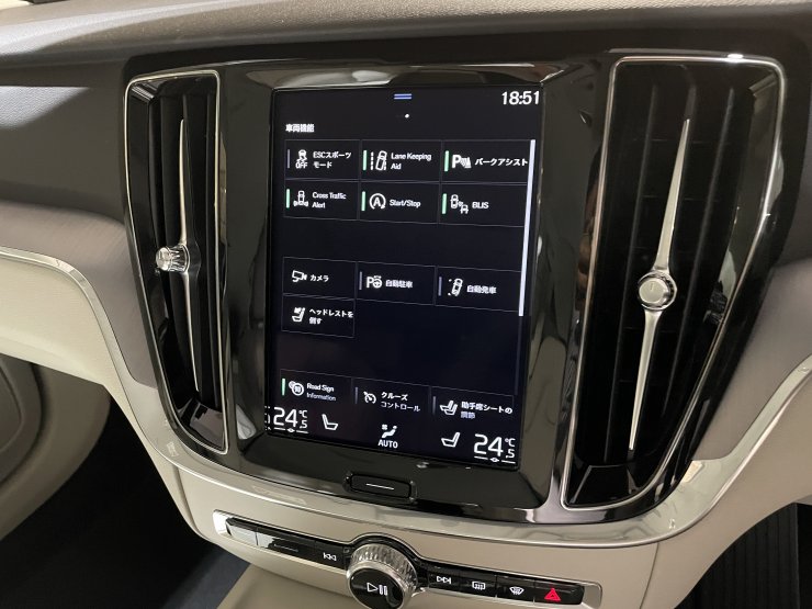 ボルボ V60 ＜入庫車両先行案内＞B4 Momentum 8AT 有償色 チャコール